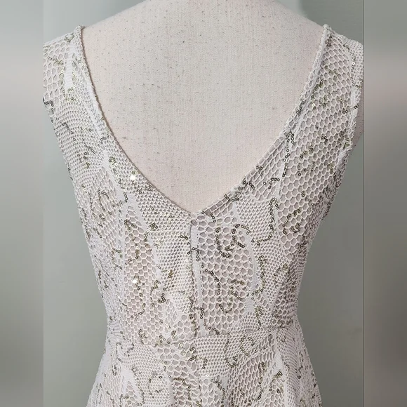 Gold sequined dress - Picture 6 of 8